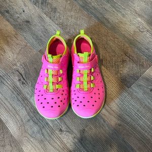 Stride Right made 2 play phibian is a cross between a shoe and a sandal size 12